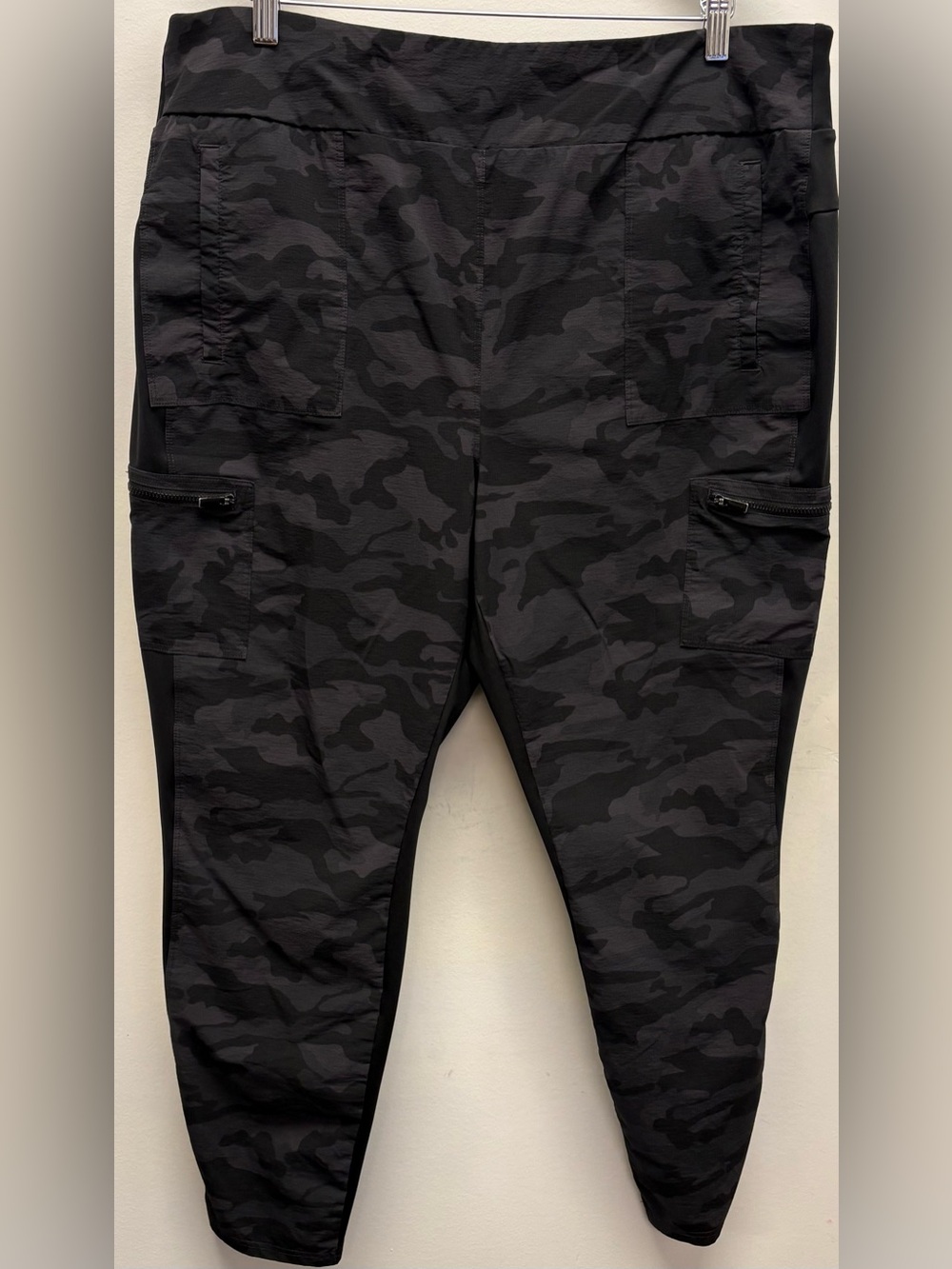4 for $25 🖤 Athletic Works Dri-More Black Camo Cargo Pants/Scrubs XXL 🖤
